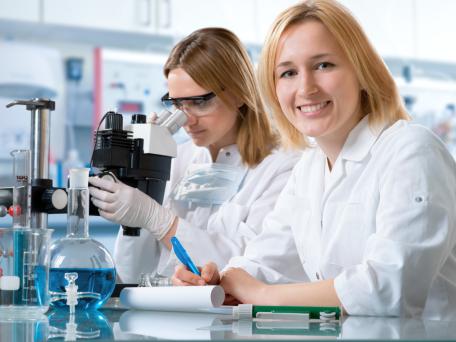 Arbeiten im Labor: MTL (früher MTLA) für Mikrobiologie