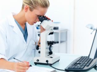 Arbeiten im Labor: MTL (früher MTLA) für Klinische Chemie